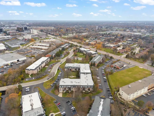 $199,000 | 5200 Carriageway Drive, Unit 101, Rolling Meadows, IL 60008