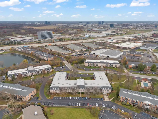 $199,000 | 5200 Carriageway Drive, Unit 101, Rolling Meadows, IL 60008