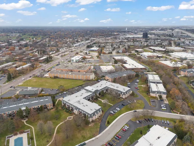 $199,000 | 5200 Carriageway Drive, Unit 101, Rolling Meadows, IL 60008