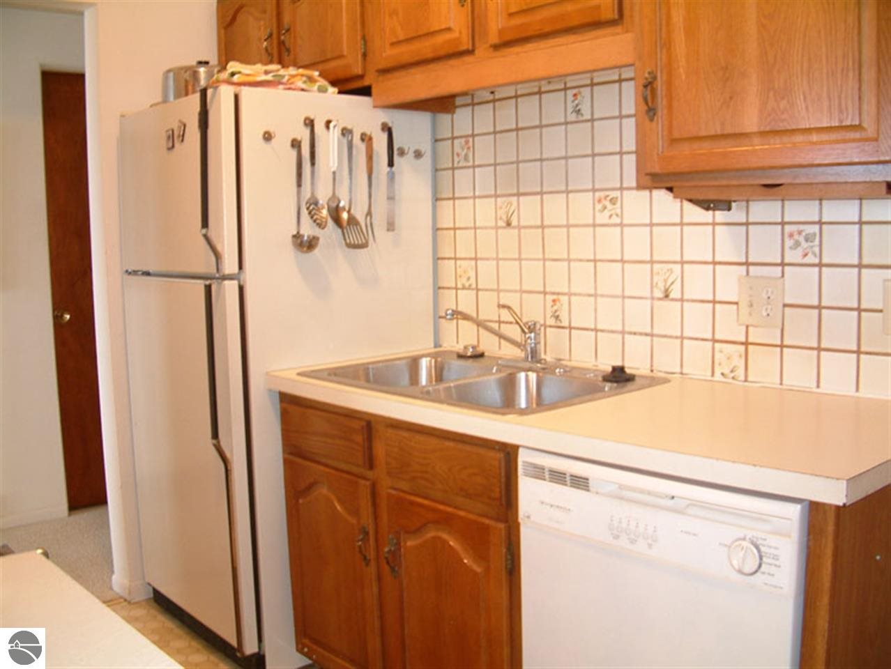 7073 East Shore Road Traverse City, MI 49686 - Photo 11 of 25 1782497-11.JPG