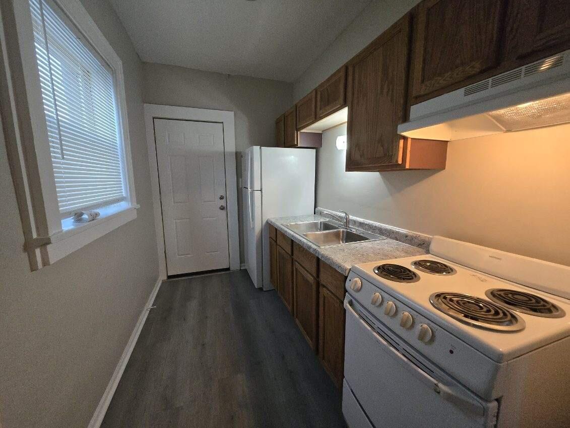 1515 Taylor Avenue, Unit 2 Racine, WI 53403 - Photo 4 of 17 Kitchen