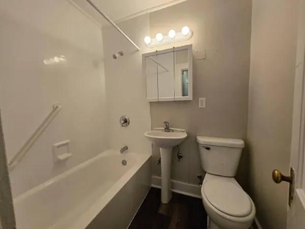 $775 | 1515 Taylor Avenue, Unit 2, Racine, WI 53403