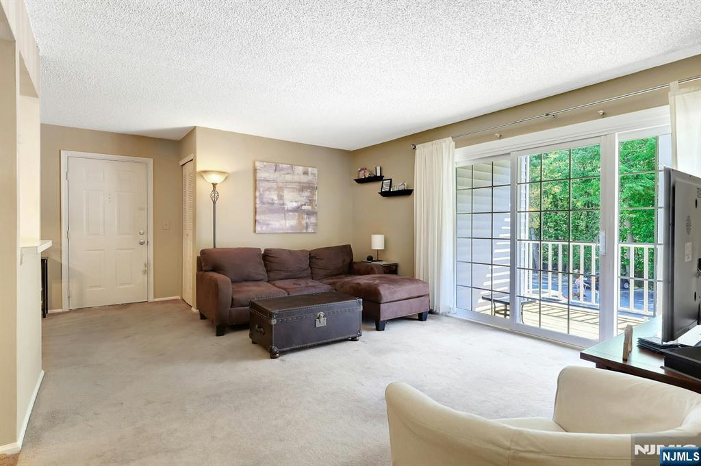 601 Lilac Lane Mahwah, NJ 07430 - Photo 15 of 30