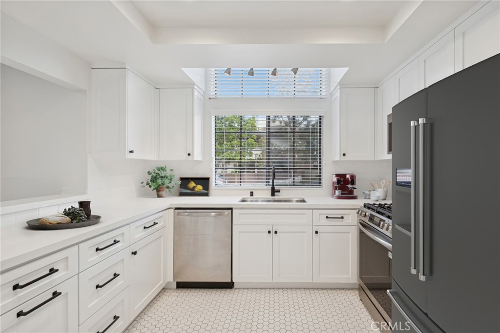 505 St Andrews Road, Unit 1 Newport Beach, CA 92663 - Photo 2 of 20