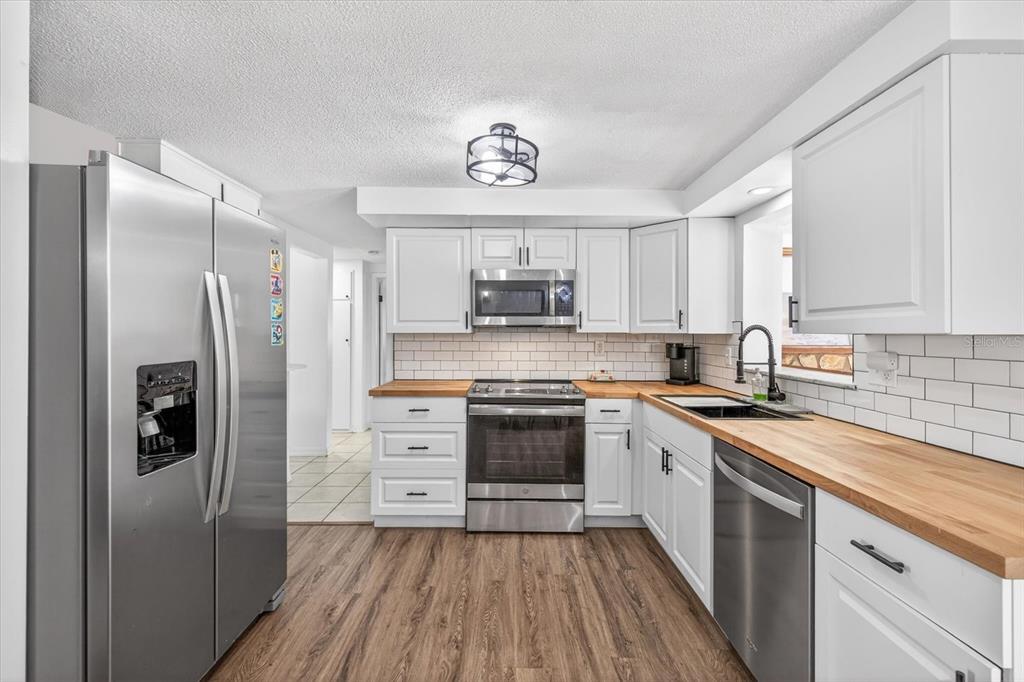 5404 Front Drive Holiday, FL 34690 - Photo 2 of 25