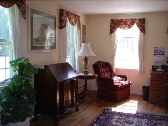 6 Holt Road Amherst, NH 03031 - Photo 8 of 28