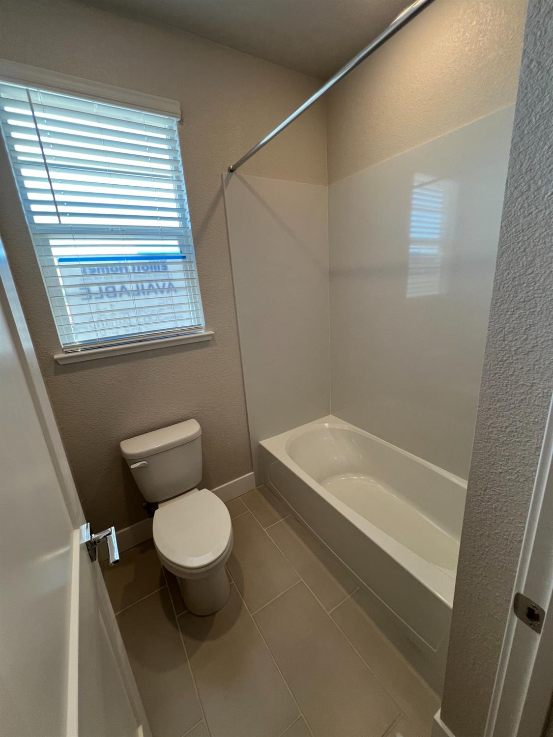 3063 Banano Way Rancho Cordova, CA 95742 - Photo 18 of 20 a bathroom with a toilet and a bathtub