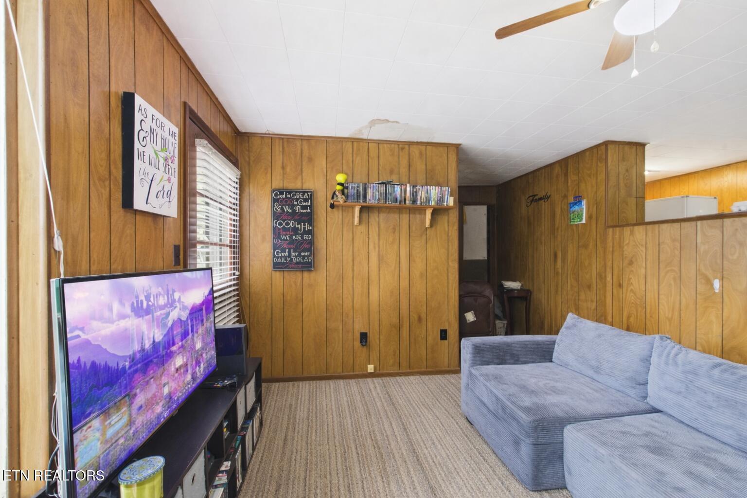 440 Swan Pond Cir Road Harriman, TN 37748 - Photo 11 of 17 Living Room SP