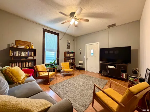 $109,000 | 312 North Main Street, Harrisburg, IL 62946