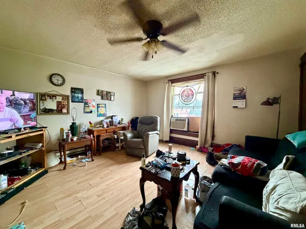 $109,000 | 312 North Main Street, Harrisburg, IL 62946