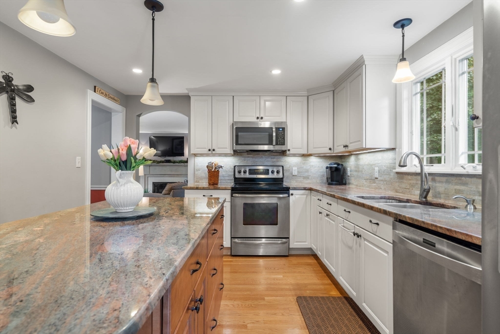 15 Juniper Road Andover, MA 01810 - Photo 5 of 22