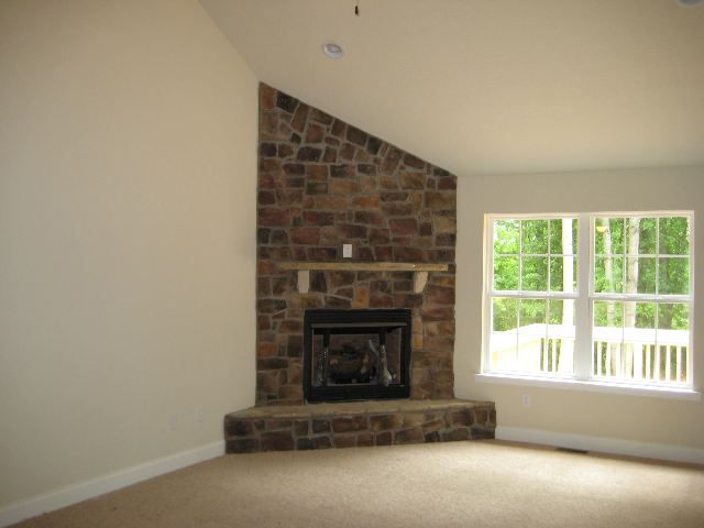 21 Rollingreen Road Greer, SC 29651 - Photo 3 of 16 Gallery Image 3