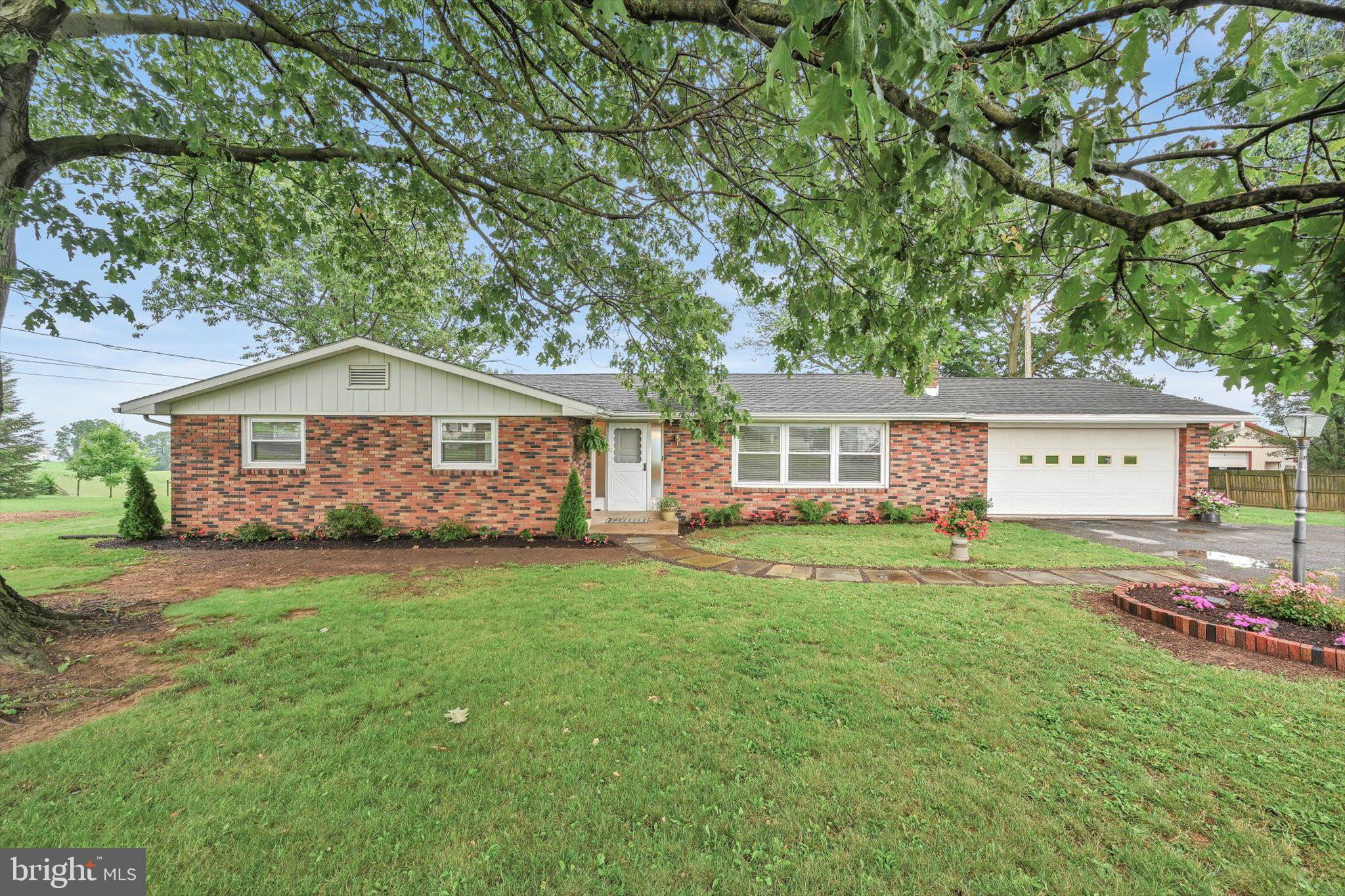 445 Gockley Road Stevens, PA 17578 - Photo 3 of 41