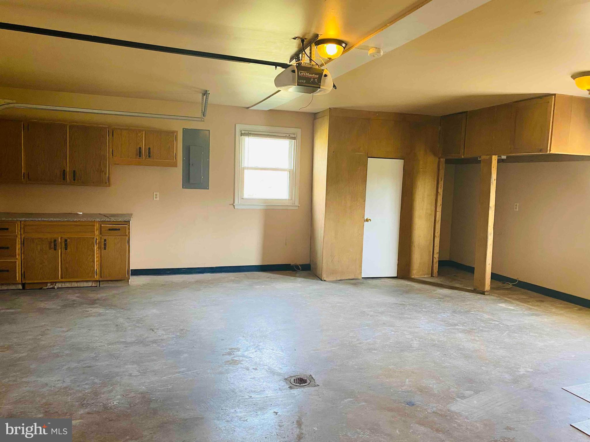 139 Lakeview Road Bernville, PA 19506 - Photo 24 of 27 Garage