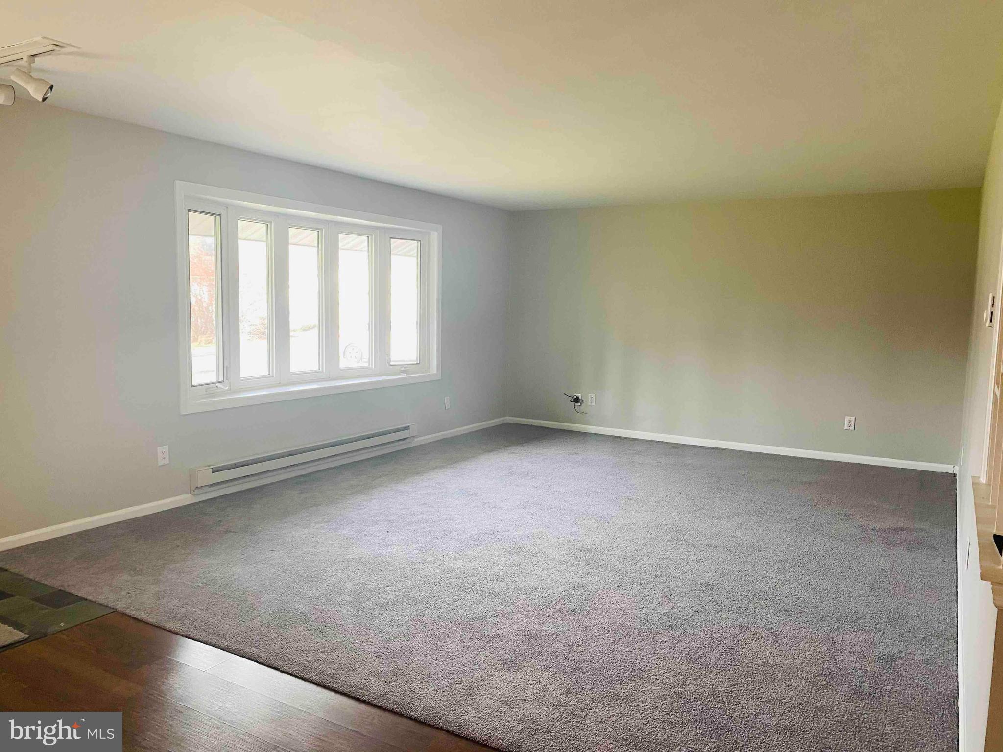 139 Lakeview Road Bernville, PA 19506 - Photo 4 of 27 Living Room