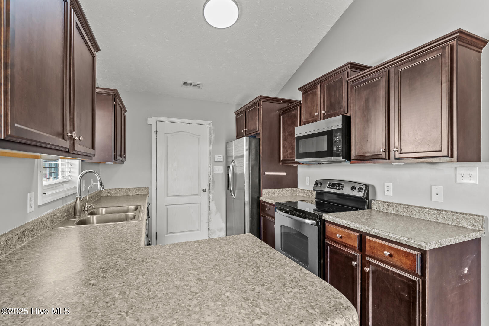 279 Merin Height Road Jacksonville, NC 28546 - Photo 13 of 36 14