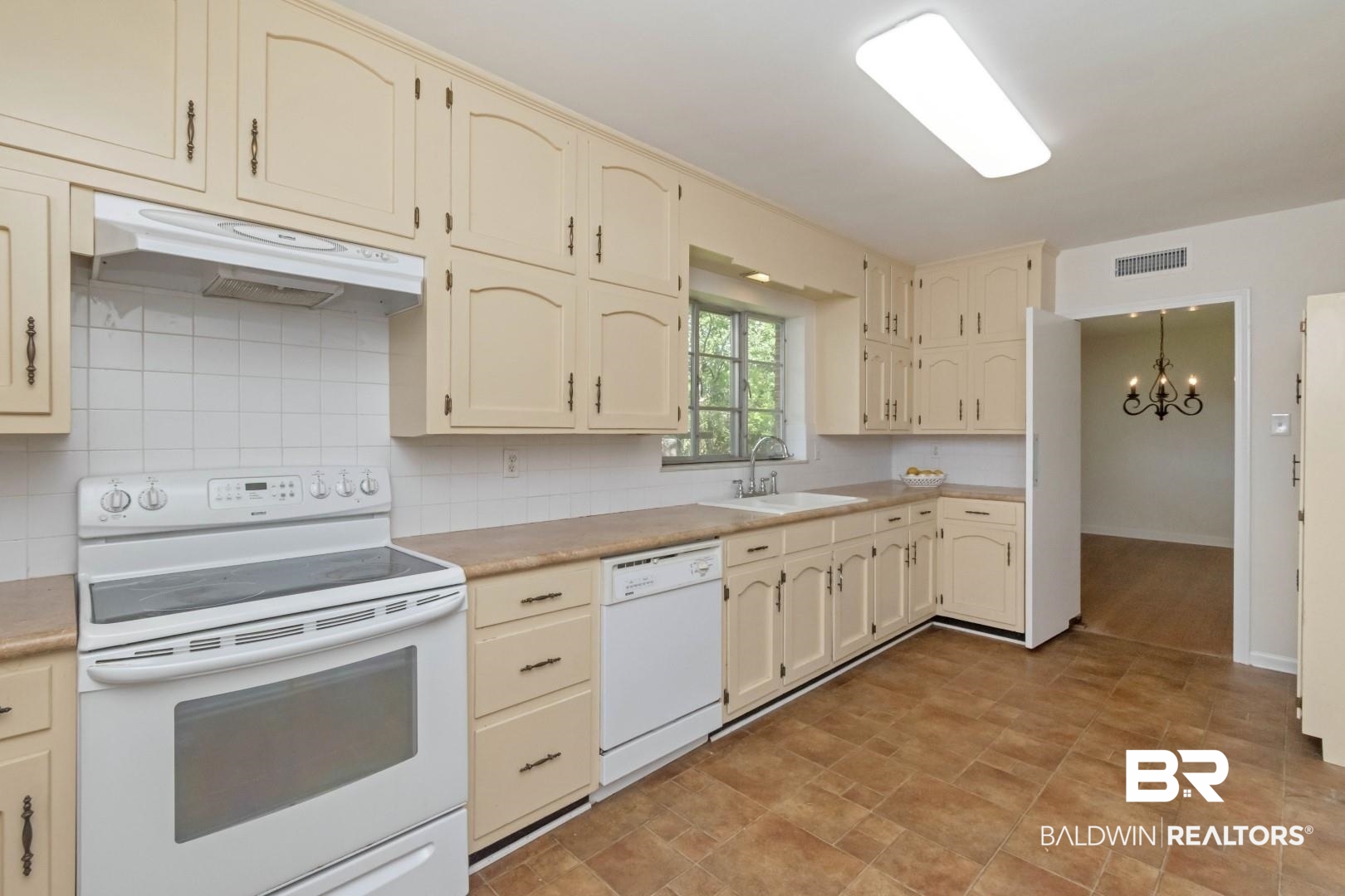 251 Irvine Road Mobile, AL 36606 - Photo 4 of 22