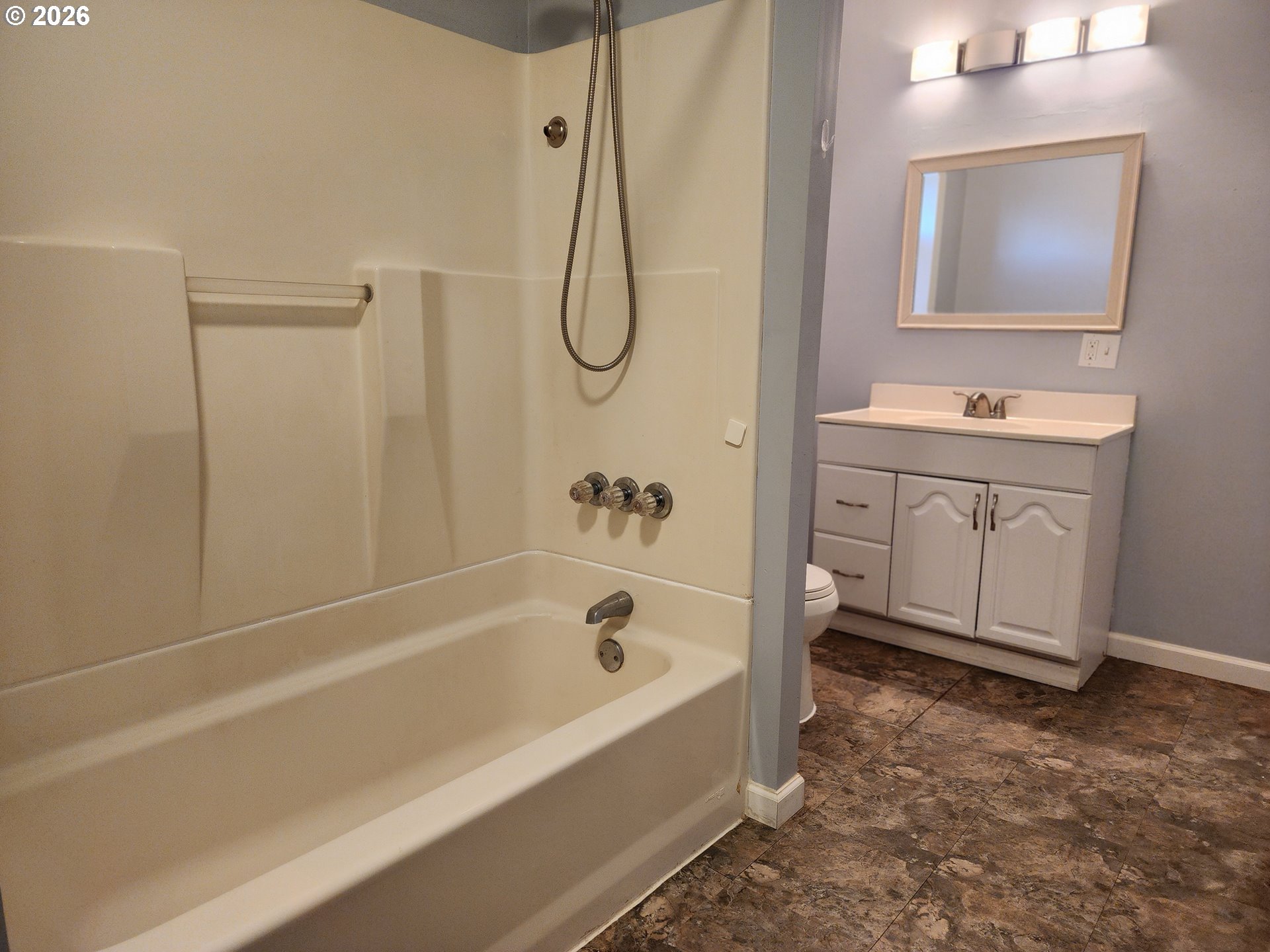 208 South Swiegle Avenue Molalla, OR 97038 - Photo 13 of 31 Hallway