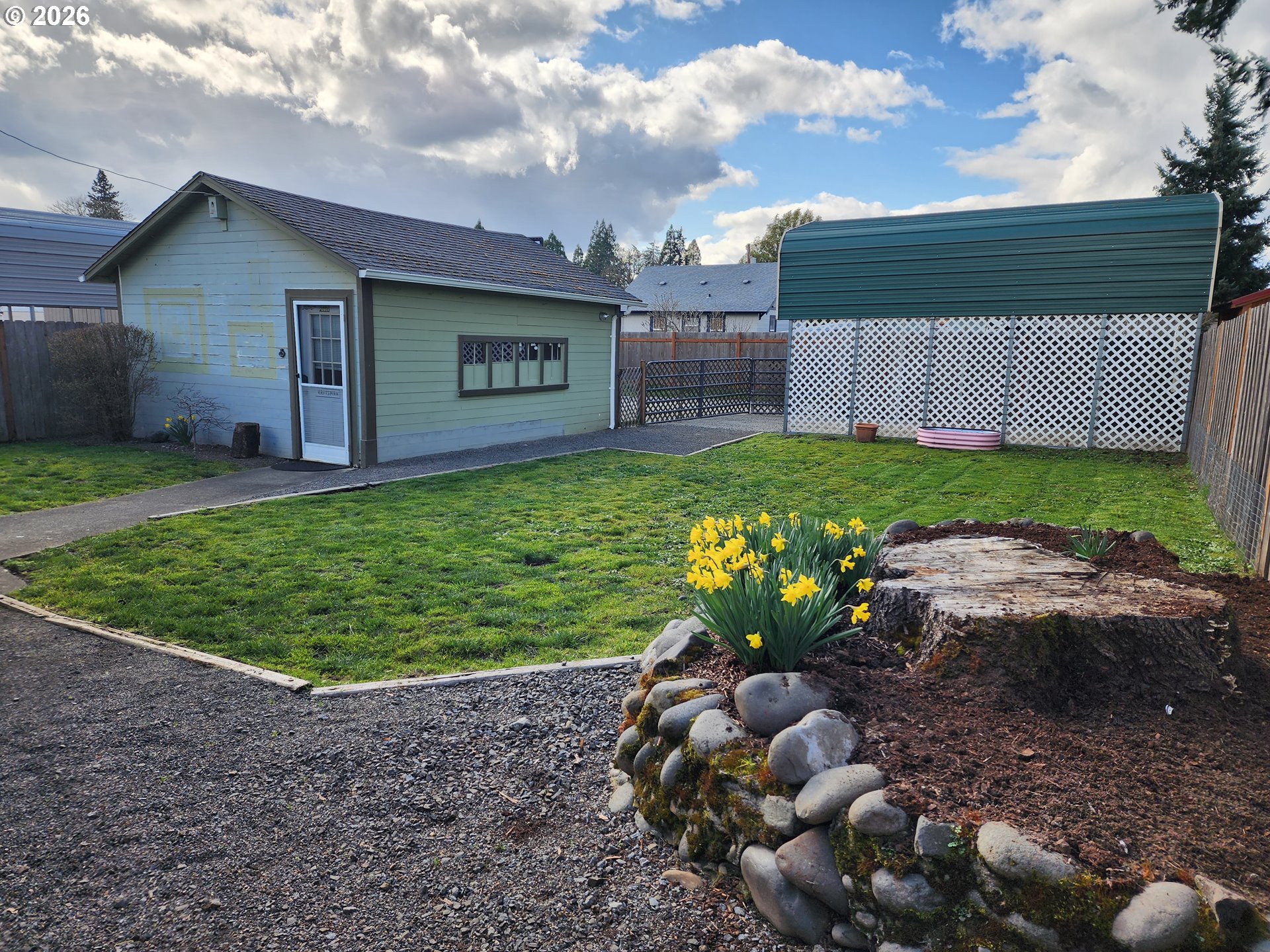208 South Swiegle Avenue Molalla, OR 97038 - Photo 18 of 31 Covered Porch