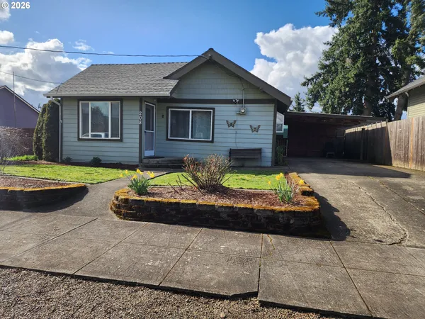 $405,000 | 208 South Swiegle Avenue, Molalla, OR 97038
