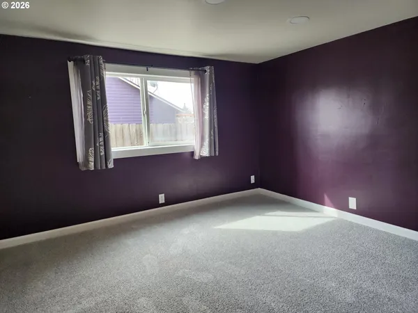 $405,000 | 208 South Swiegle Avenue, Molalla, OR 97038