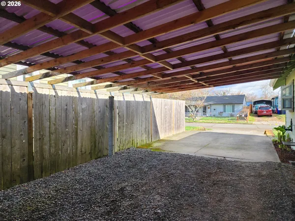 $405,000 | 208 South Swiegle Avenue, Molalla, OR 97038