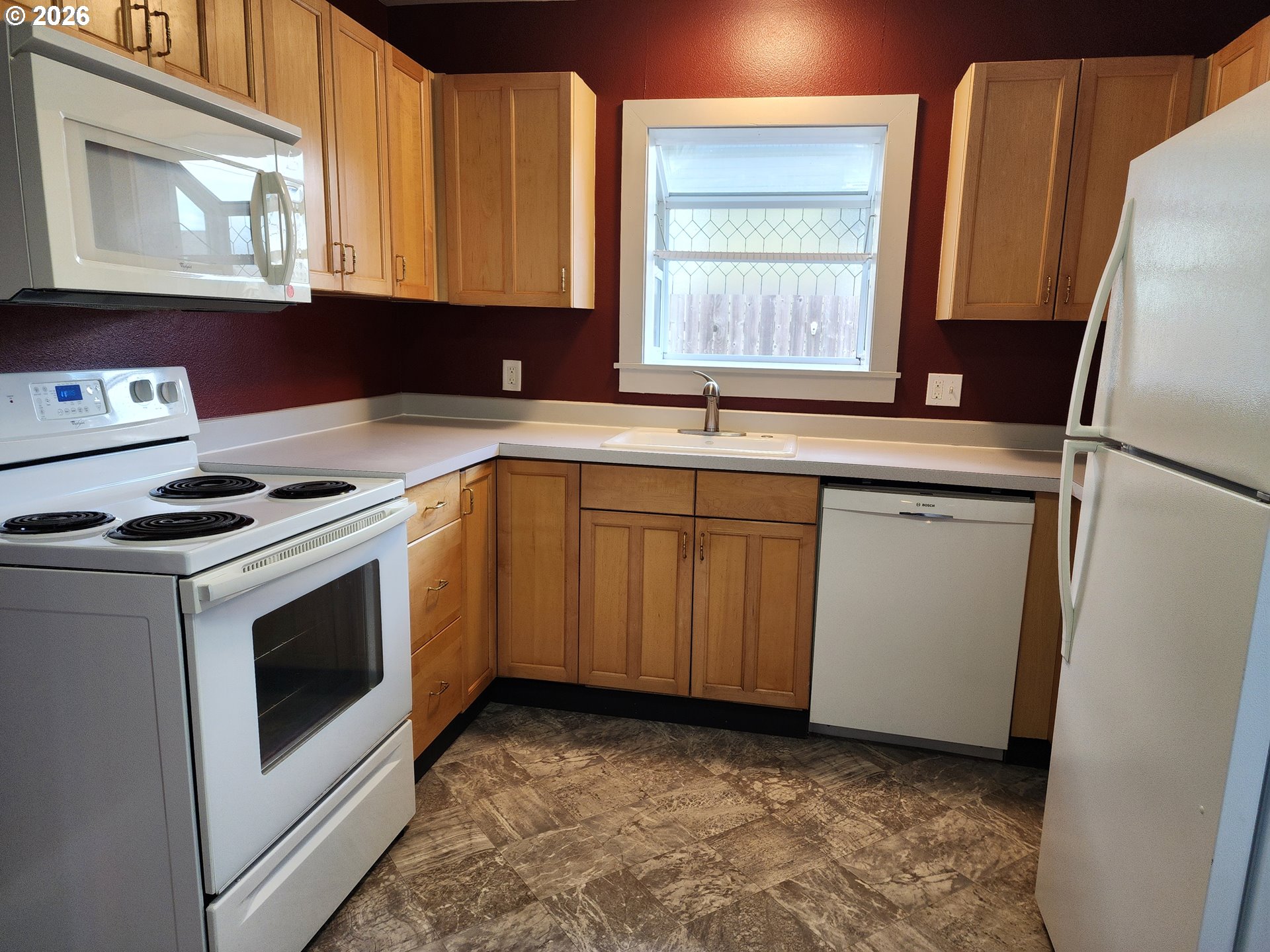 208 South Swiegle Avenue Molalla, OR 97038 - Photo 5 of 31 Living Room/Dining Room
