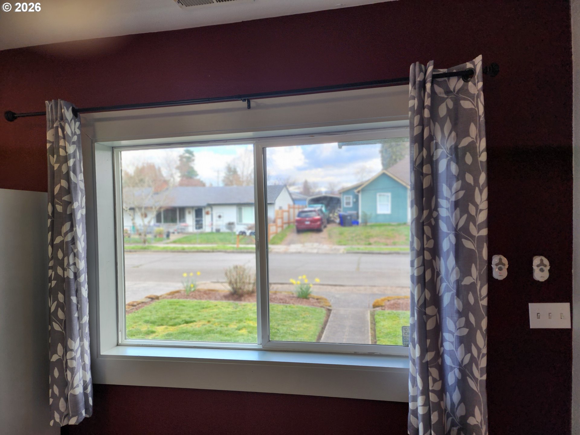 208 South Swiegle Avenue Molalla, OR 97038 - Photo 7 of 31 Living Room