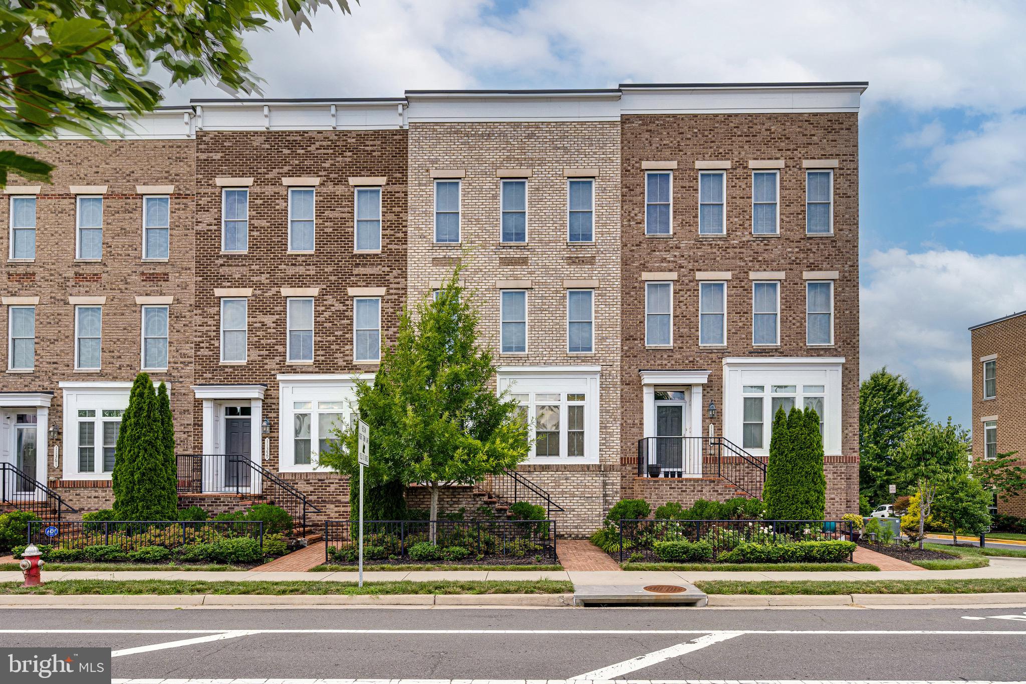 11357 Ridgeline Road Fairfax, VA 22030 - Photo 1 of 57 a front view of a building