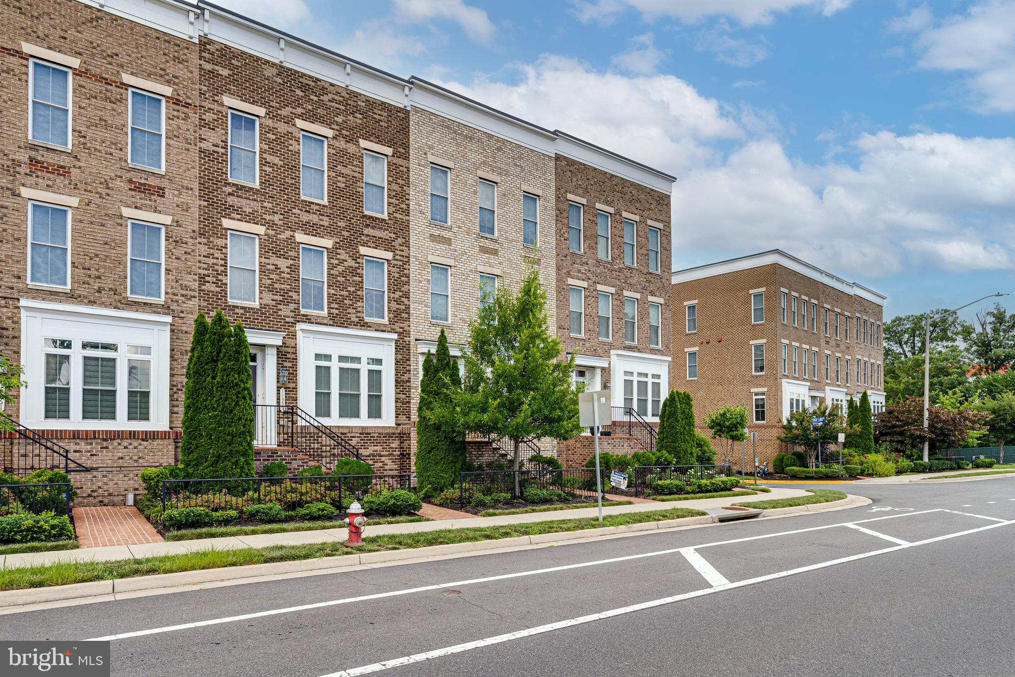11357 Ridgeline Road Fairfax, VA 22030 - Photo 3 of 57 a view of a building with a street
