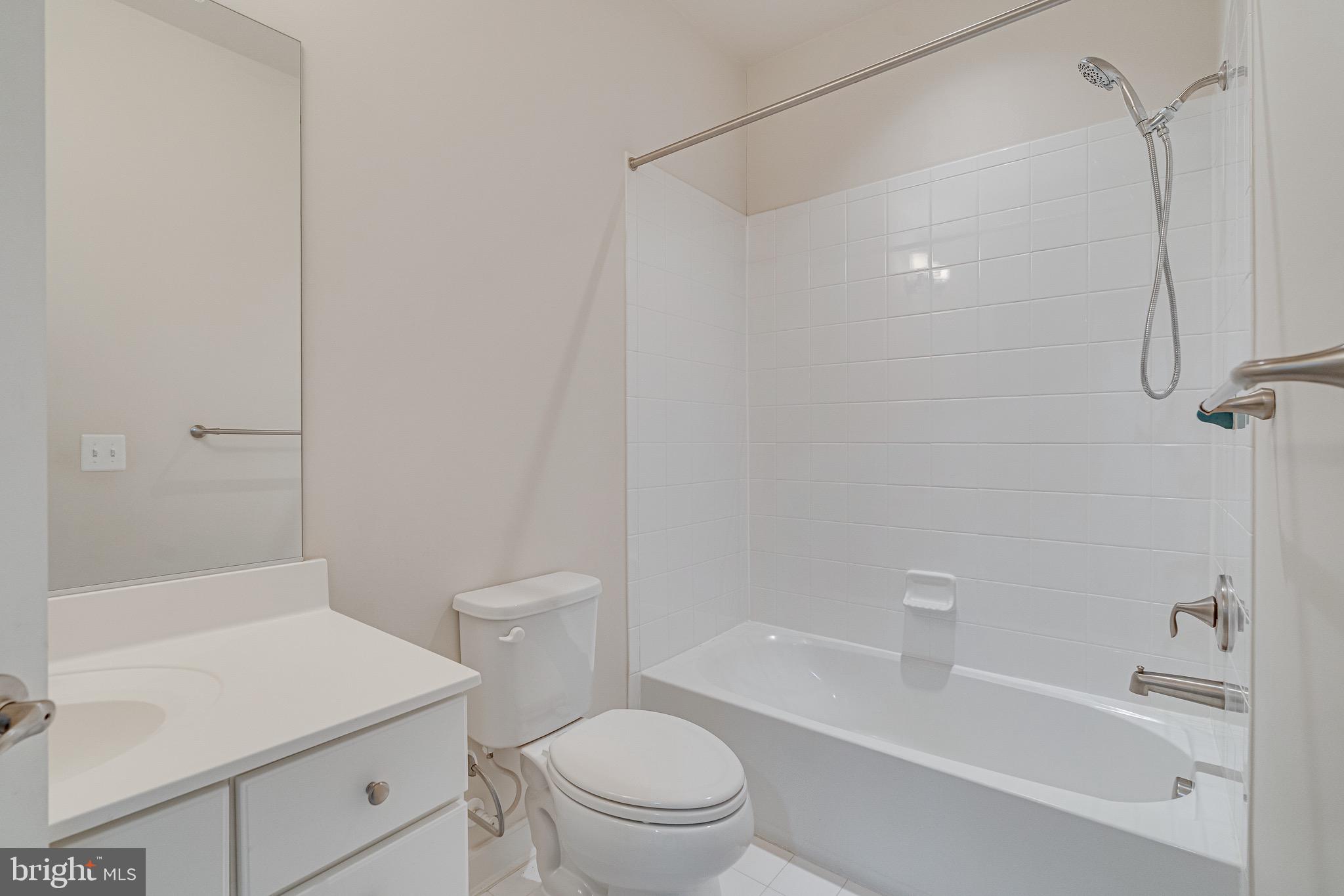 11357 Ridgeline Road Fairfax, VA 22030 - Photo 31 of 57 a bathroom with a sink a toilet and a bathtub