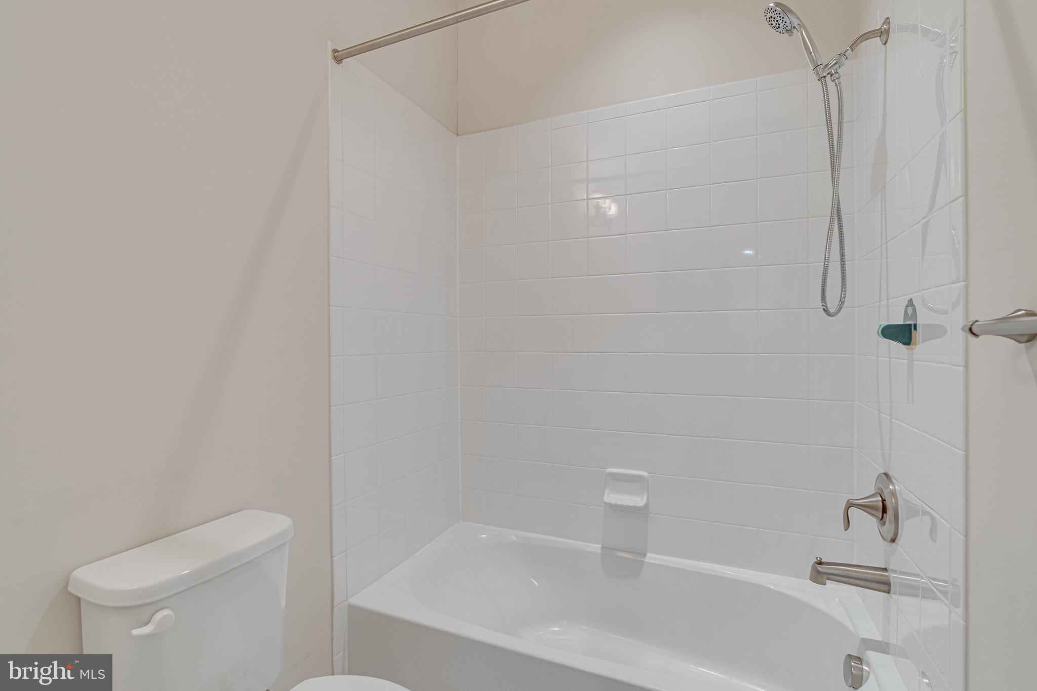 11357 Ridgeline Road Fairfax, VA 22030 - Photo 33 of 57 a bathroom with a bathtub and toilet