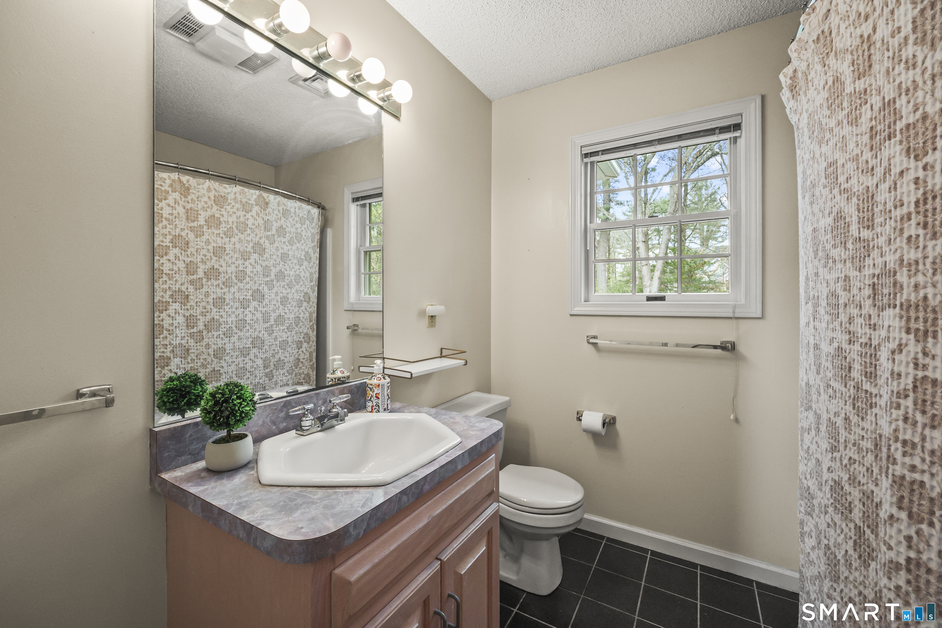 152 Hollyberry Road Bristol, CT 06010 - Photo 20 of 33