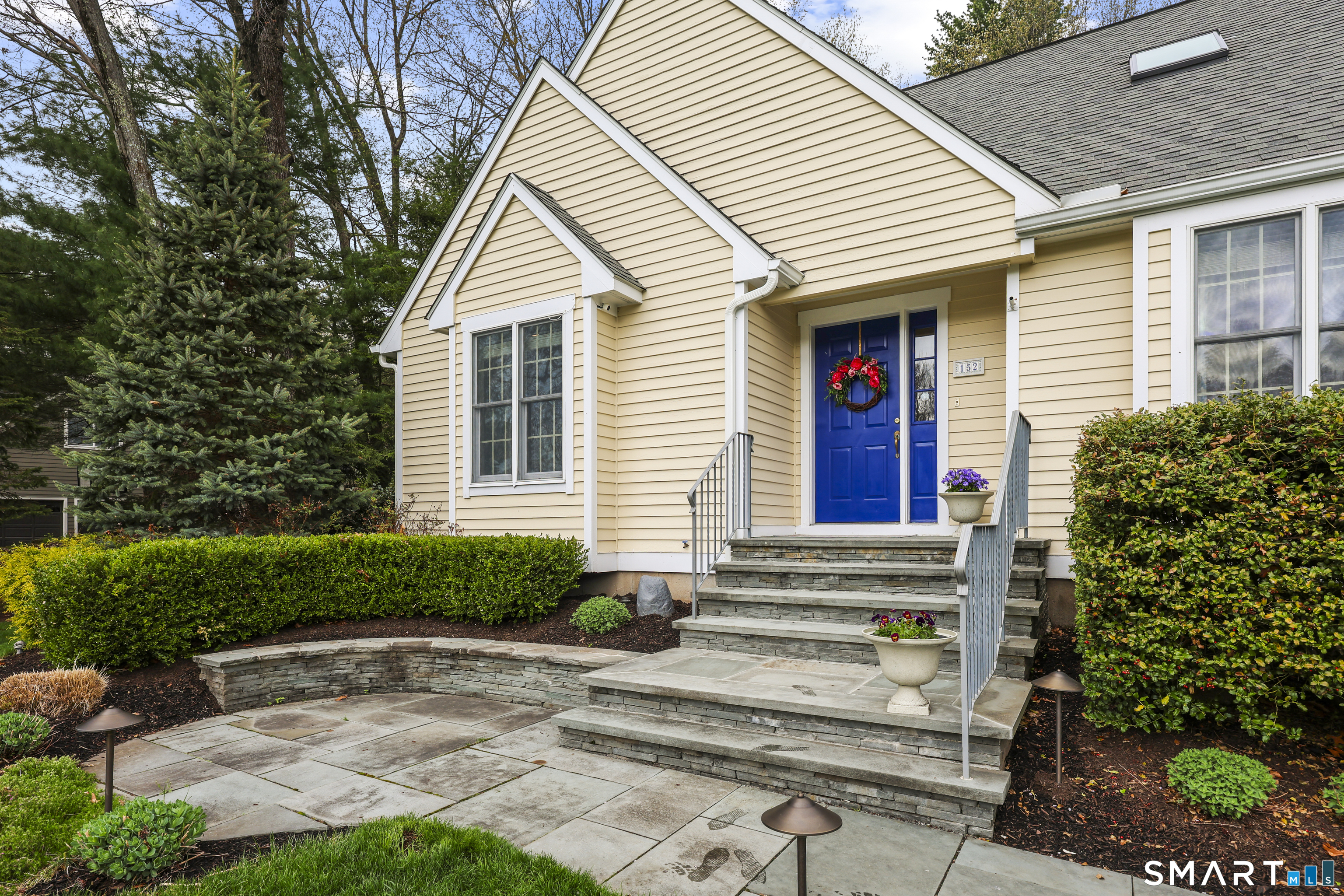 152 Hollyberry Road Bristol, CT 06010 - Photo 2 of 33