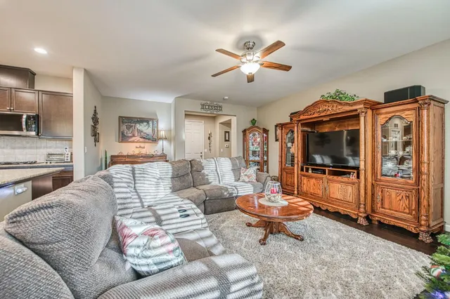 $469,000 | 1764 North Mcpherson Lane, Clovis, CA 93619