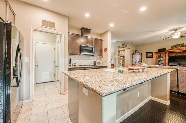 $469,000 | 1764 North Mcpherson Lane, Clovis, CA 93619