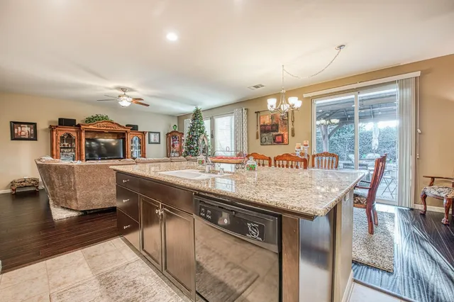 $469,000 | 1764 North Mcpherson Lane, Clovis, CA 93619