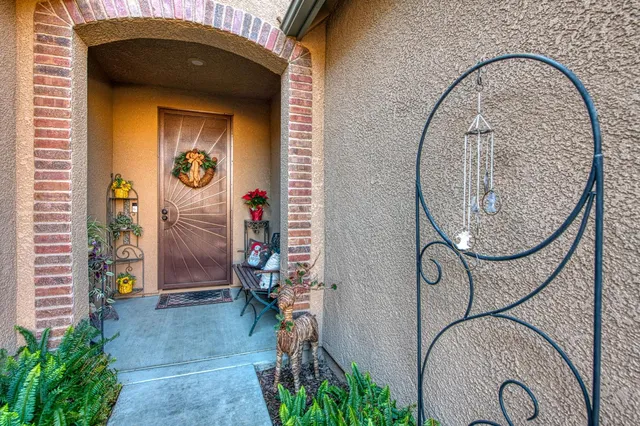 $469,000 | 1764 North Mcpherson Lane, Clovis, CA 93619