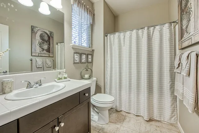 $460,000 | 1764 North Mcpherson Lane, Clovis, CA 93619