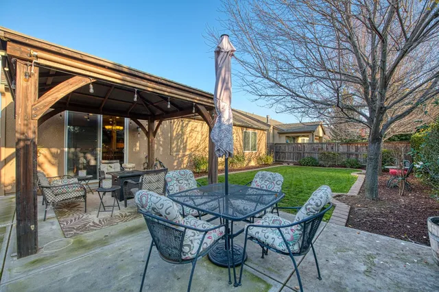 $469,000 | 1764 North Mcpherson Lane, Clovis, CA 93619