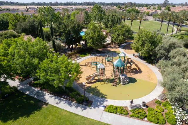 $469,000 | 1764 North Mcpherson Lane, Clovis, CA 93619