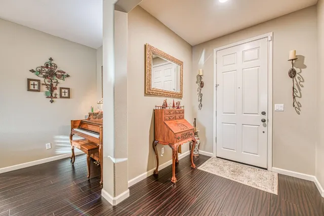 $469,000 | 1764 North Mcpherson Lane, Clovis, CA 93619