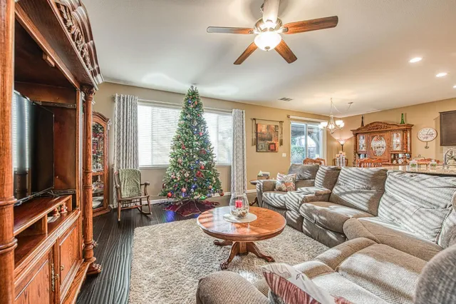 $469,000 | 1764 North Mcpherson Lane, Clovis, CA 93619