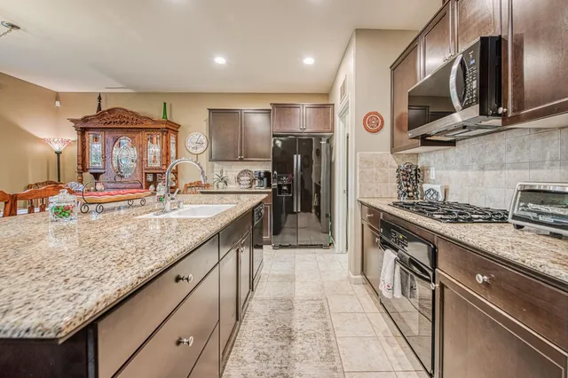 $469,000 | 1764 North Mcpherson Lane, Clovis, CA 93619