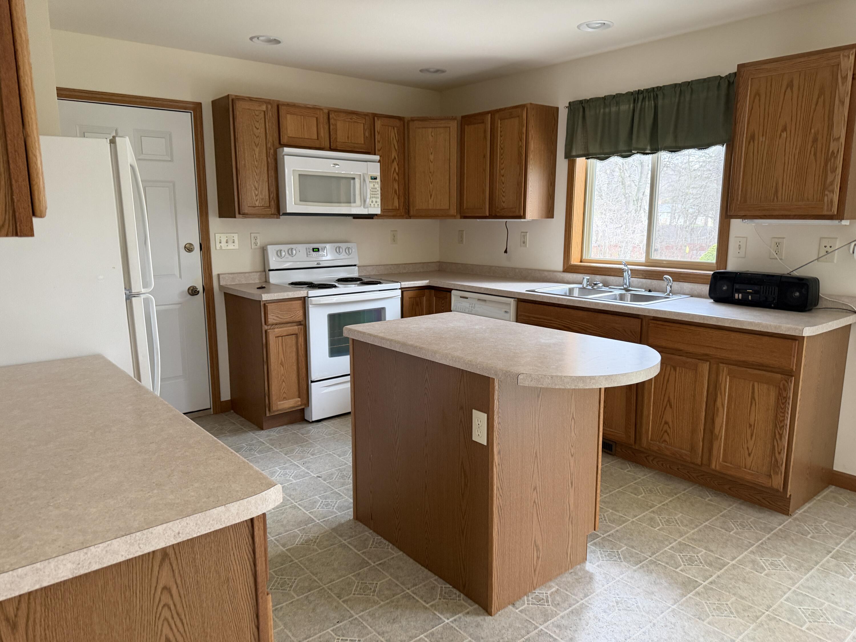 1314 Rosa Avenue Crivitz, WI 54114 - Photo 2 of 20 IMG_2142