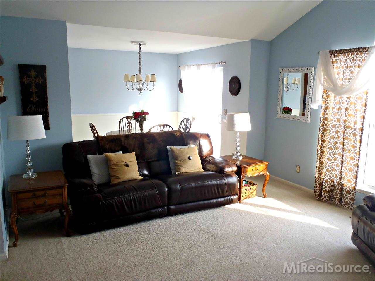1907 Flagstone Circle Rochester, MI 48307 - Photo 8 of 14 31182497-7.JPG