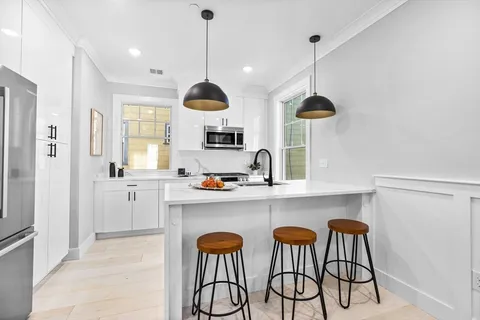 $785,000 | 1252 Broadway, Unit 5, Somerville, MA 02144