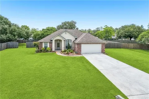 $315,000 | 428 Gainesway Drive, Madisonville, LA 70447