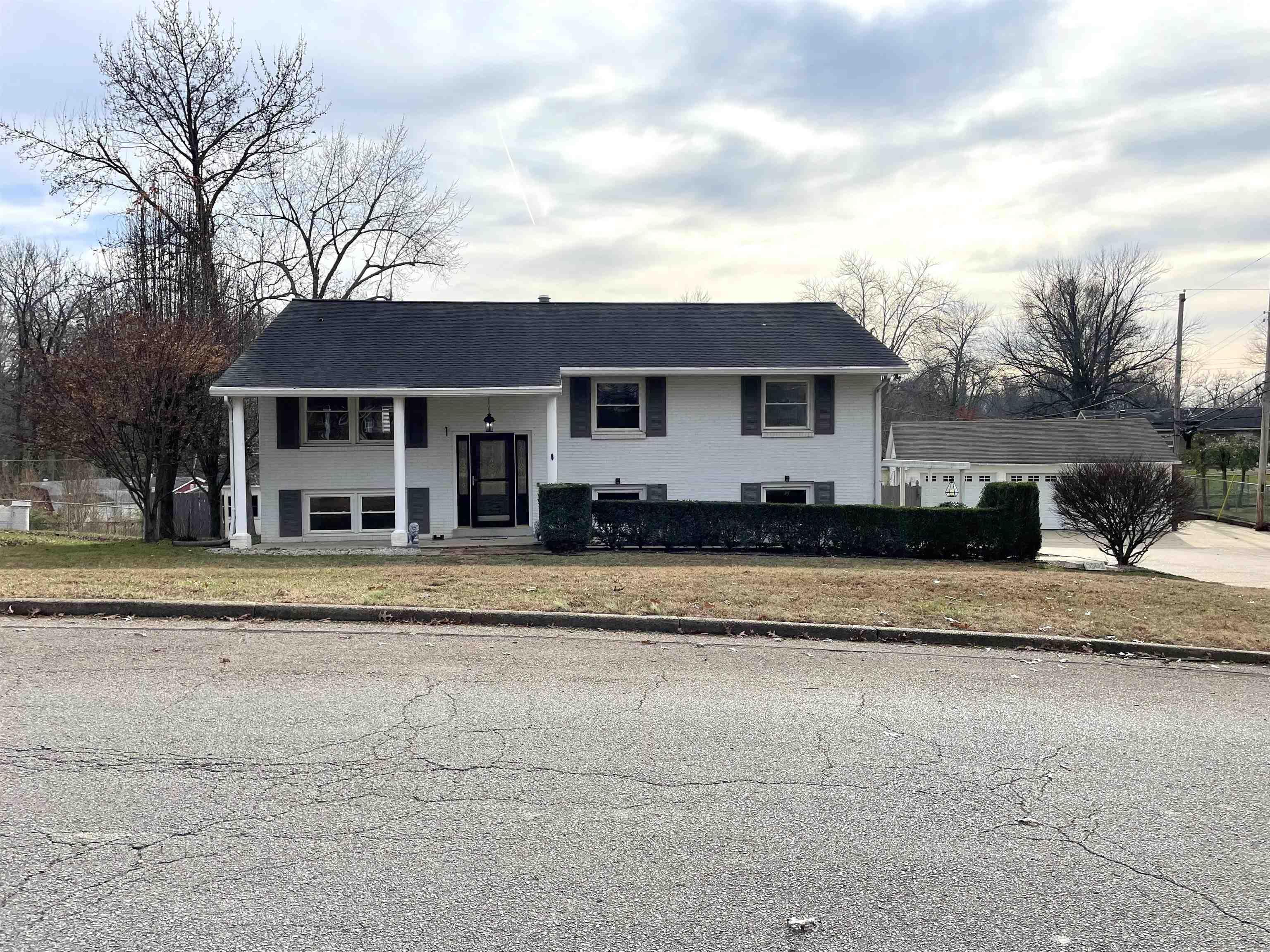 5501 Winston Road Evansville, IN 47710 - Photo 1 of 36 Gallery Image 1