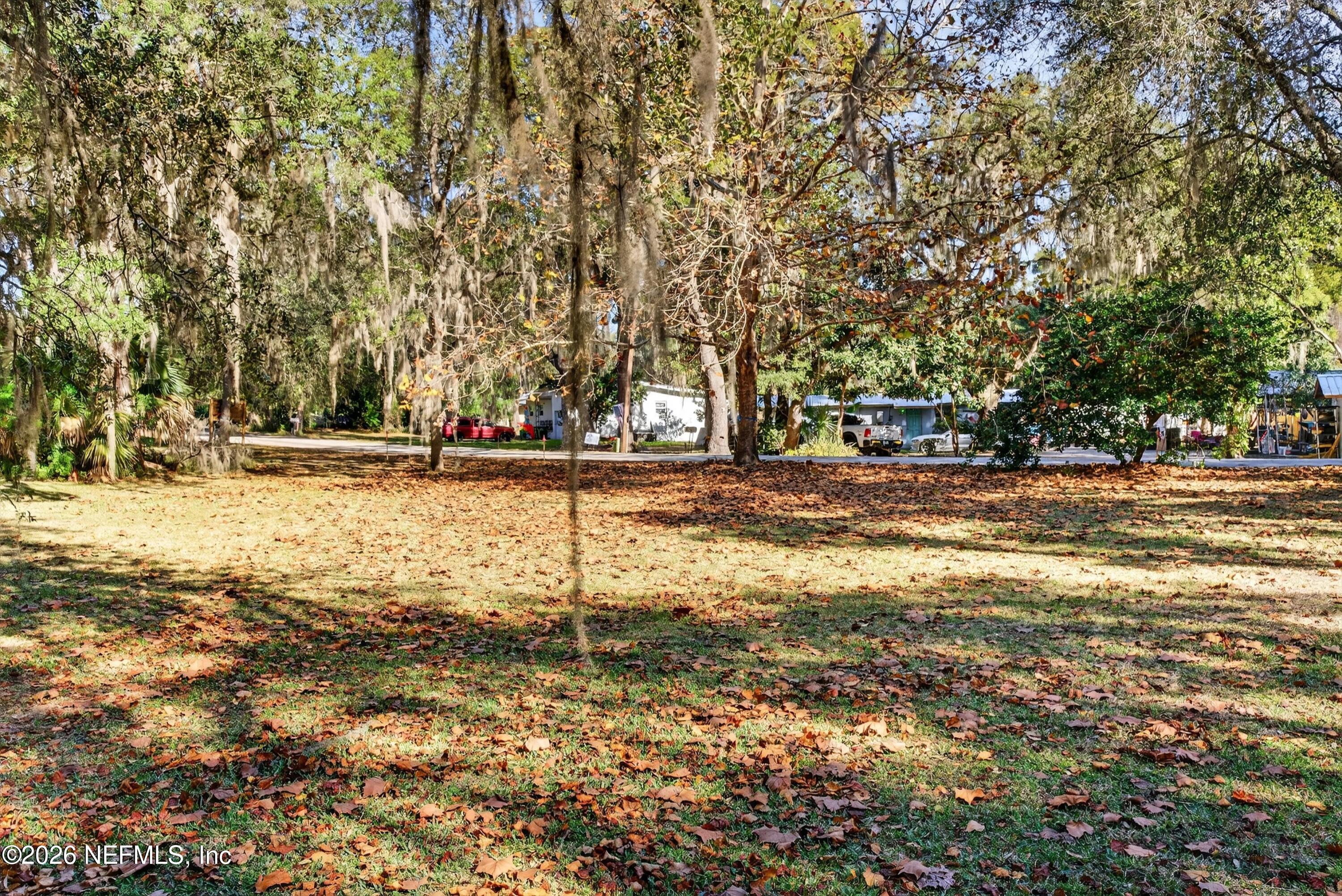 0 Nelsons Point, Unit PARCEL 003 Keystone Heights, FL 32656 - Photo 13 of 29 a backyard of a house with lots of green space